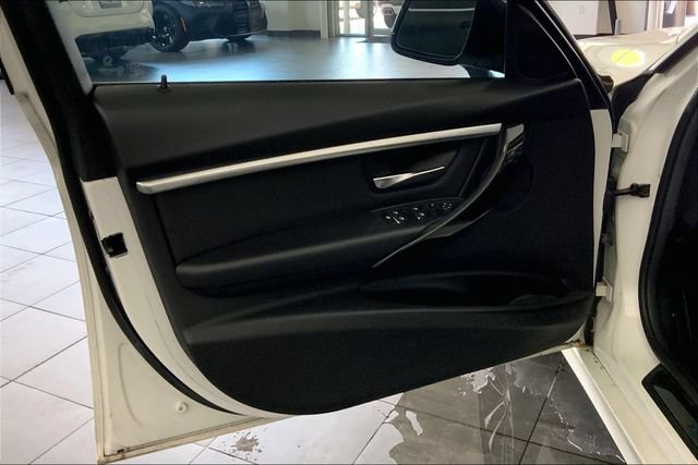 Used 2018 BMW 330e w/ Convenience Package RWD image 10