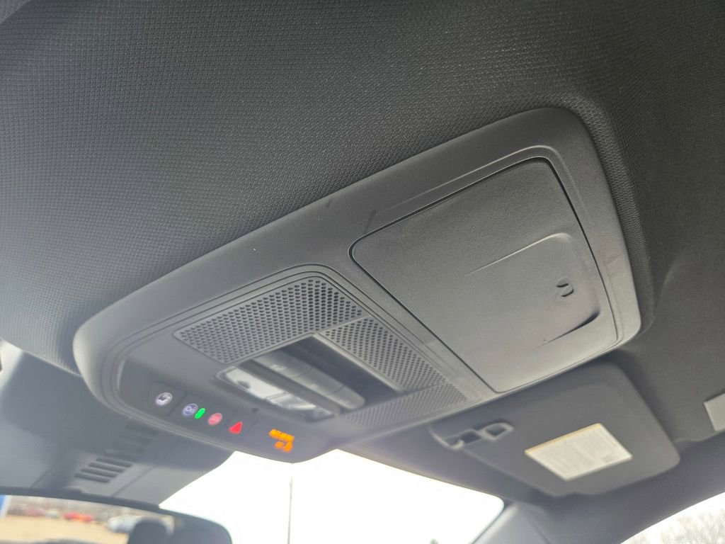 Used 2025 Chevrolet Traverse Z71 image 17