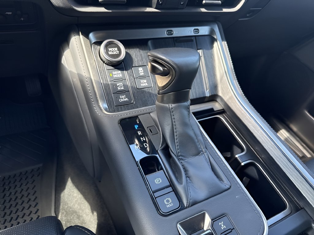 Used 2024 Lexus GX 550 AWD/4WD image 18
