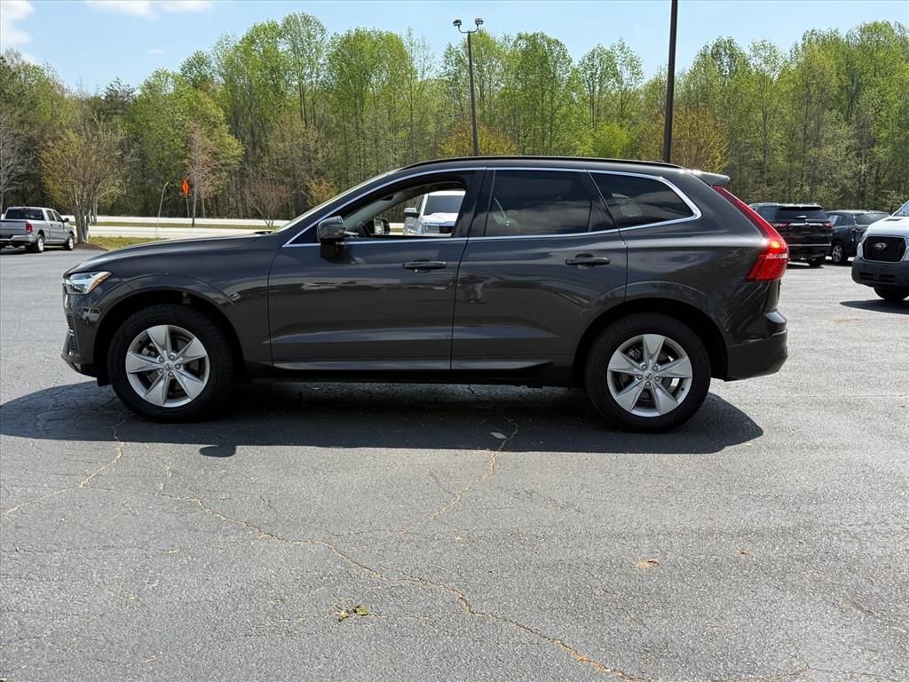Used 2022 Volvo XC60 B5 Momentum image 7