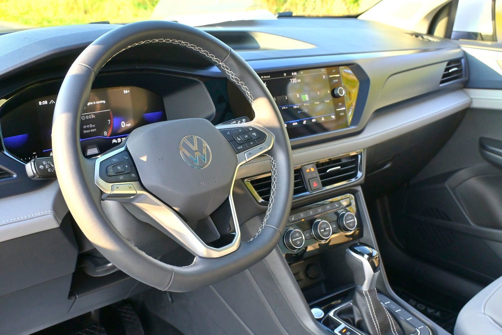 Used 2024 Volkswagen Taos SE w/ Panoramic Sunroof Package image 24