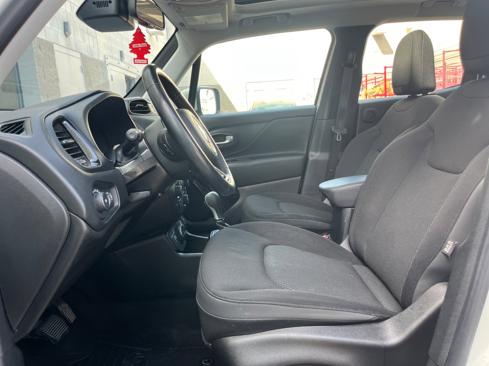 Used 2019 Jeep Renegade Altitude w/ UConnect 8.4 Nav Group AWD/4WD image 12