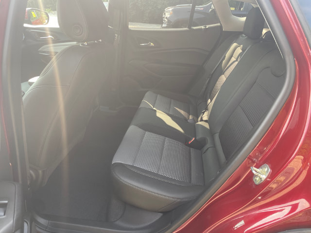 Used 2025 Chevrolet Trax LT w/ LT Convenience Package FWD image 20