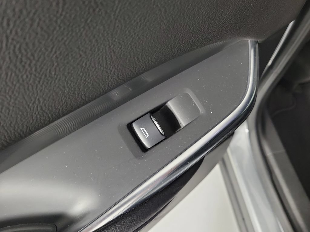Used 2025 Cadillac XT4 Premium Luxury FWD image 13