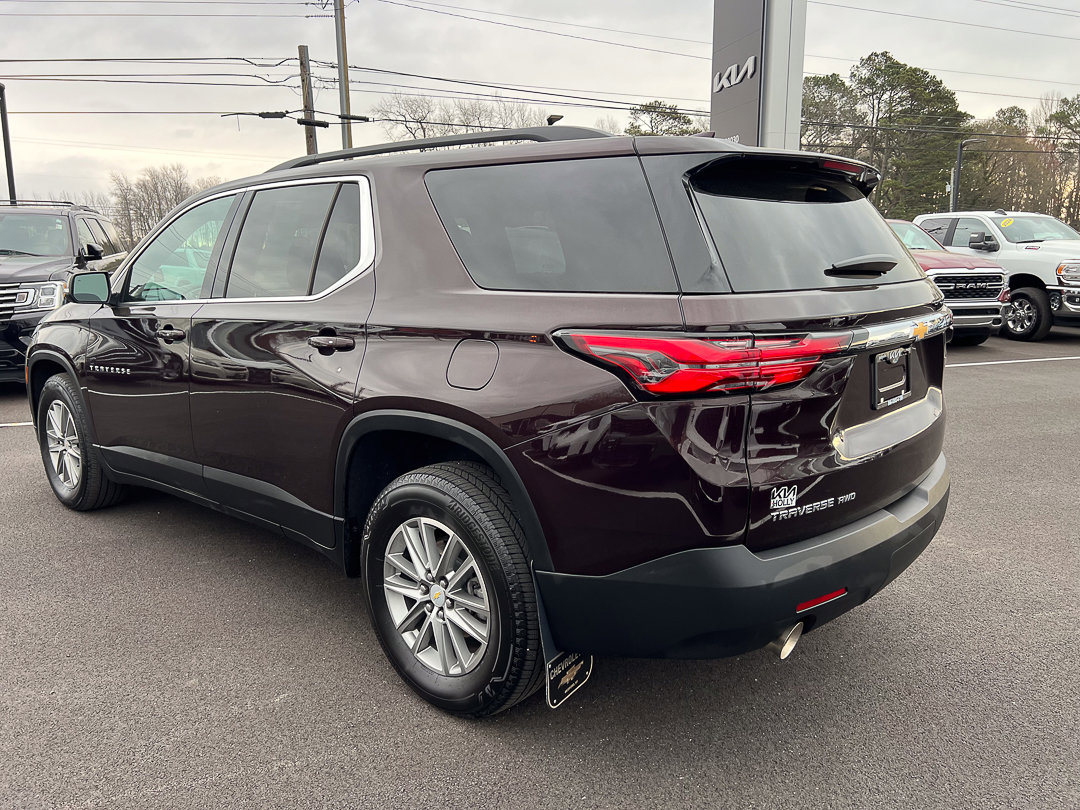 Used 2023 Chevrolet Traverse LT image 3
