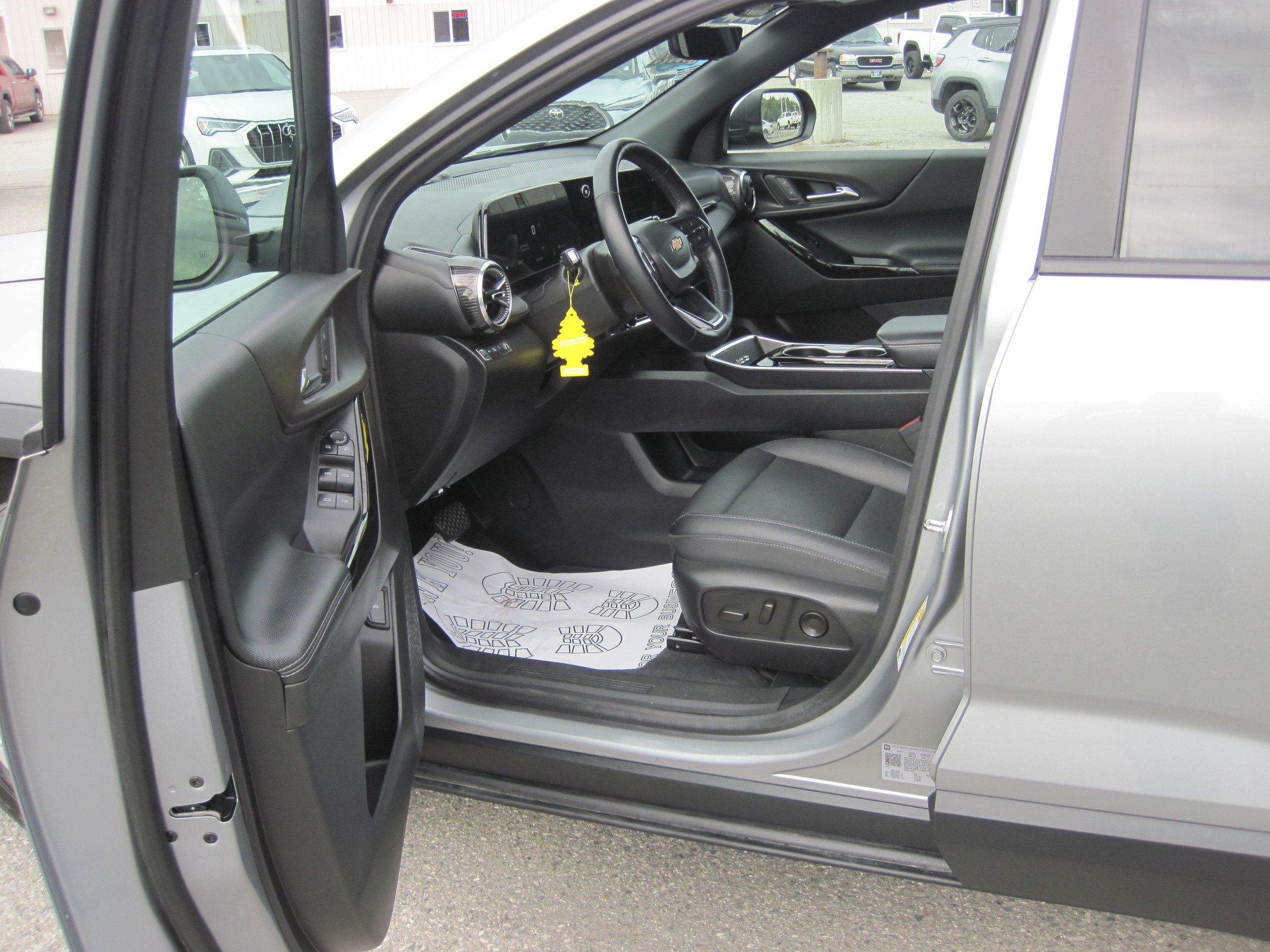 Used 2025 Chevrolet Equinox LT w/ Convenience Package II AWD/4WD image 11