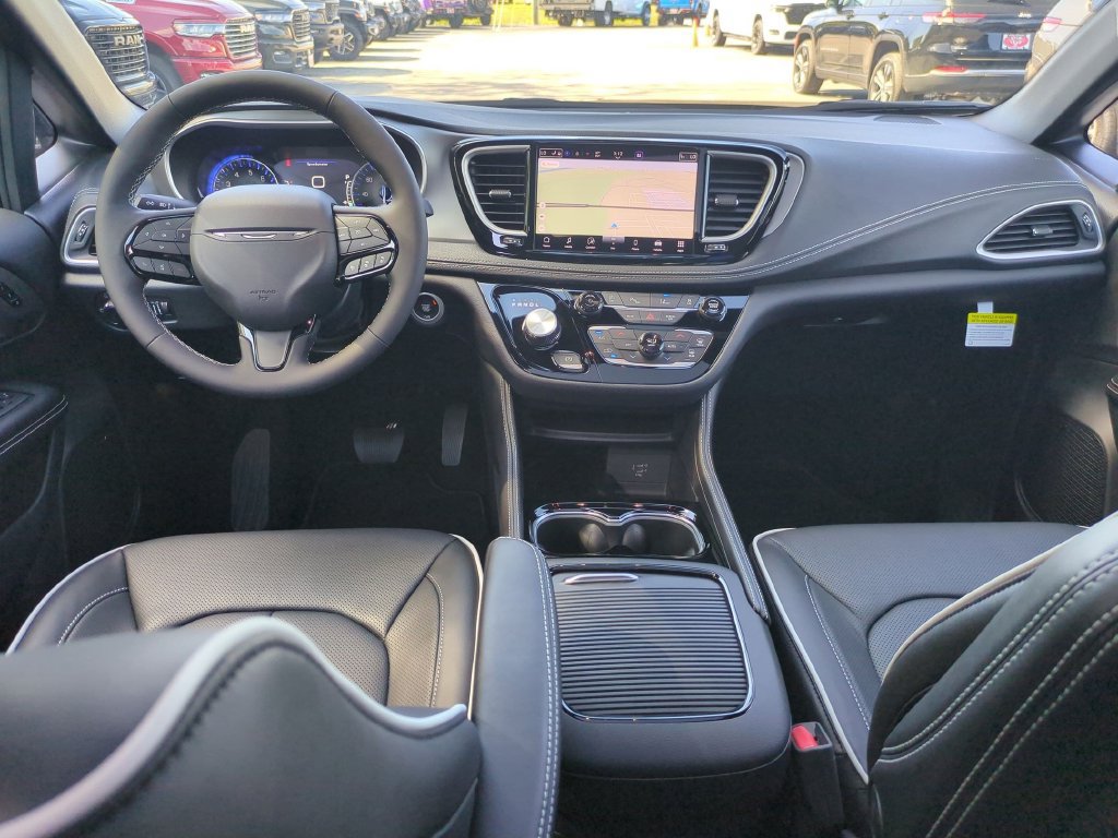 New 2027 Chrysler Pacifica Limited FWD image 30