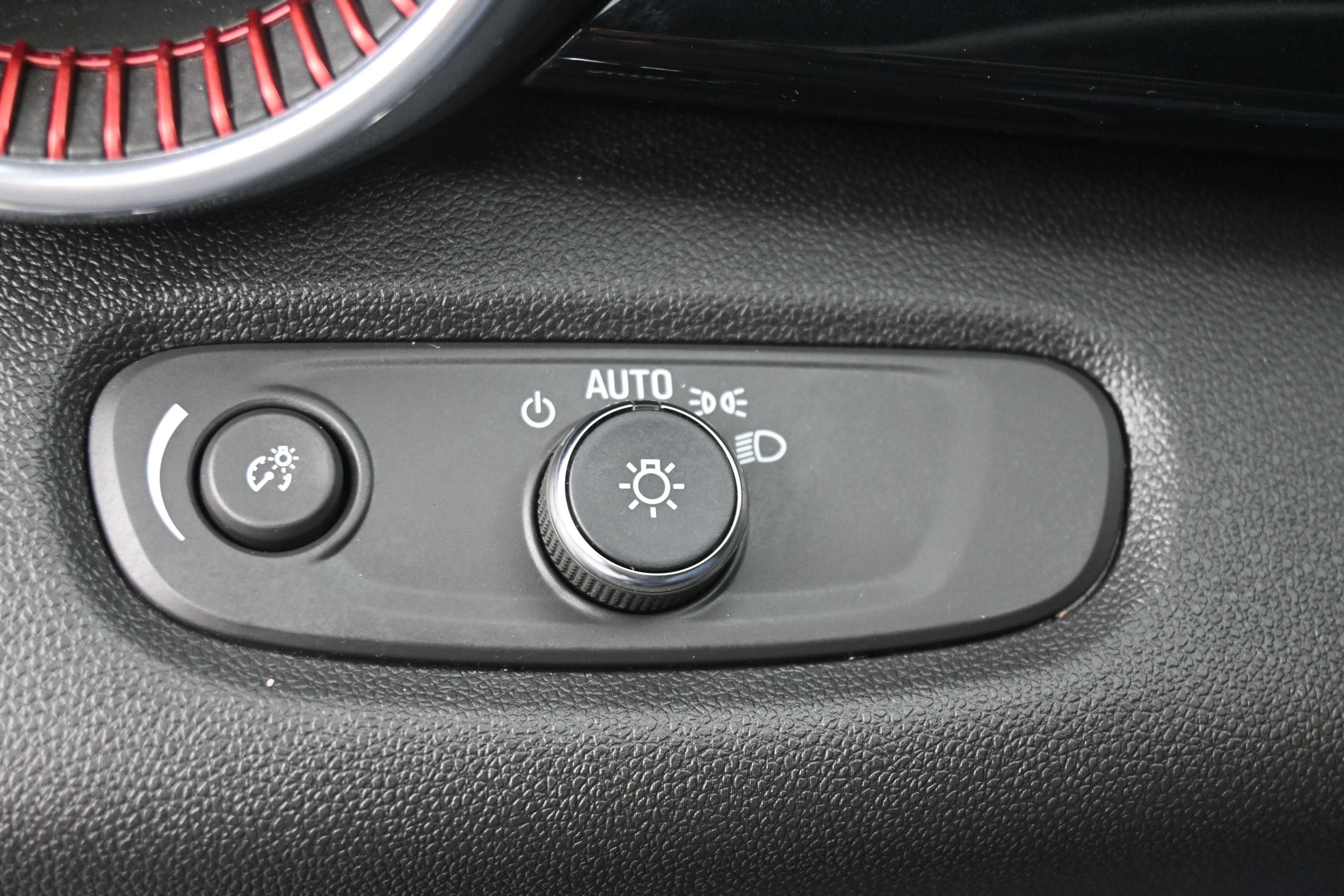 Used 2024 Chevrolet Trax RS w/ Driver Confidence Package FWD image 19