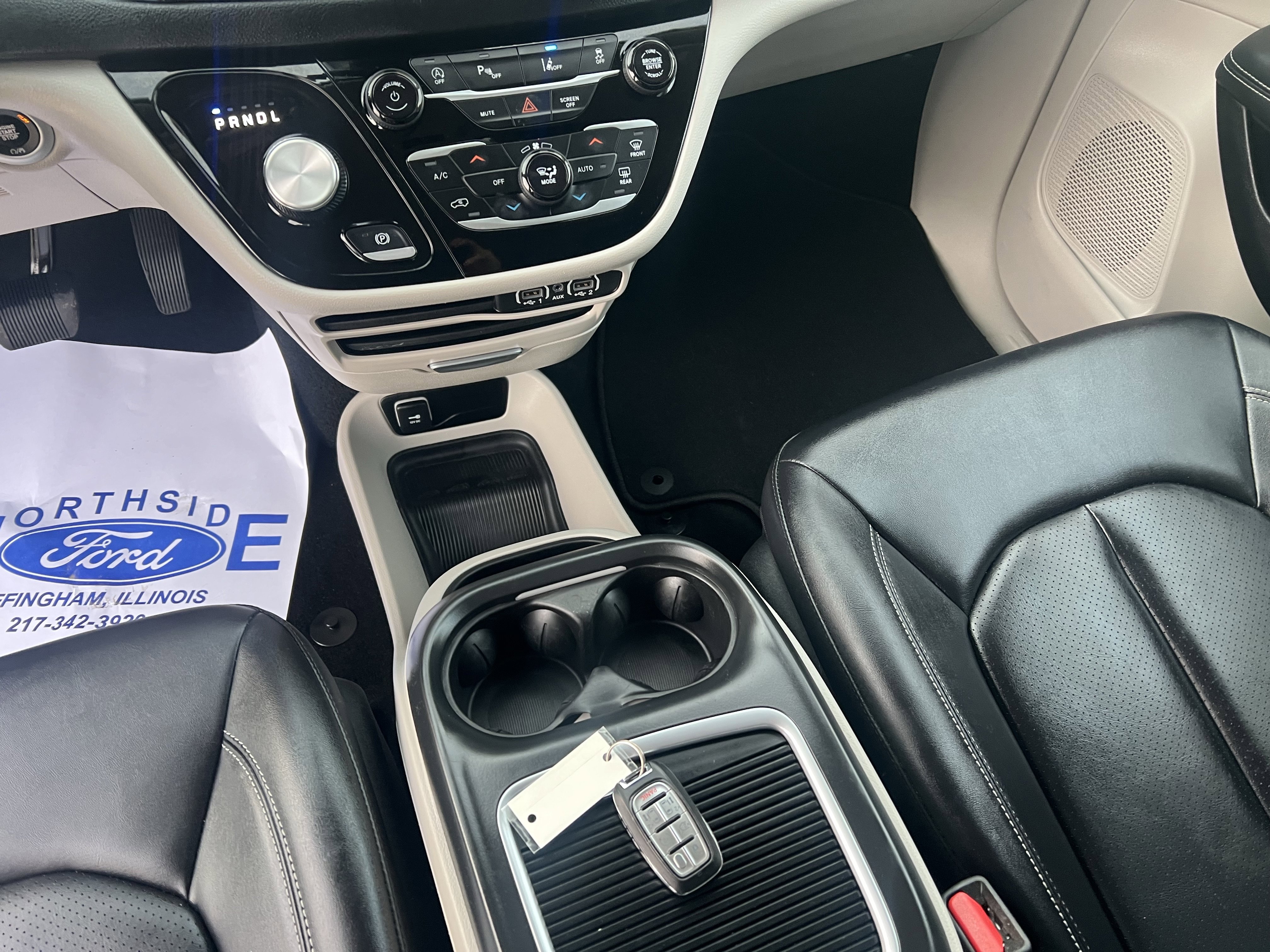 Used 2024 Chrysler Pacifica Touring-L image 21