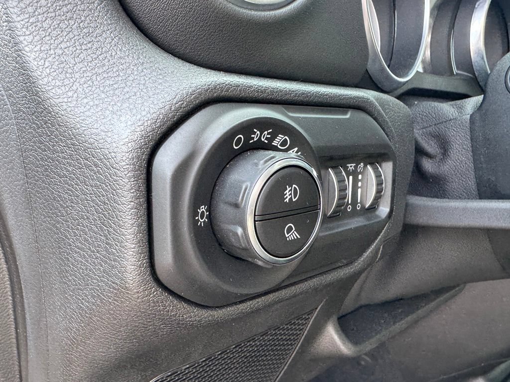 Used 2021 Jeep Gladiator Overland AWD/4WD image 14