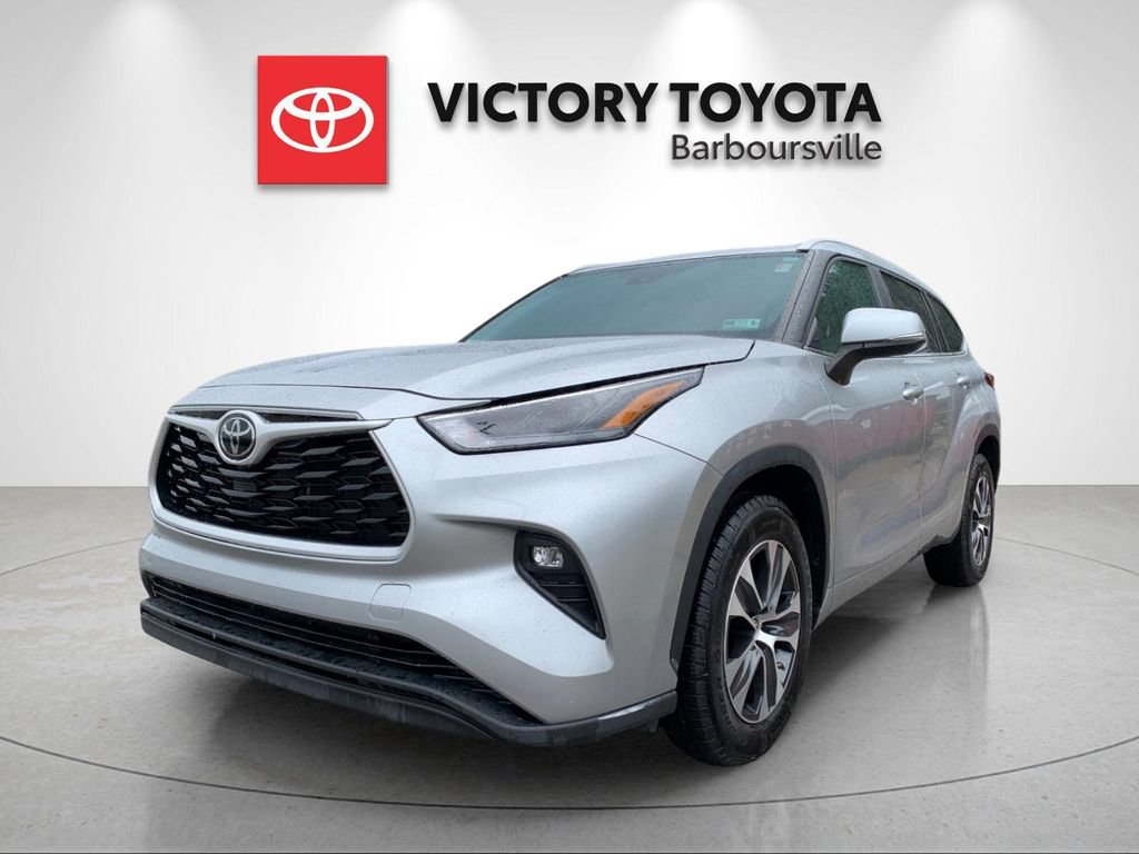 Used 2023 Toyota Highlander XLE FWD image 1