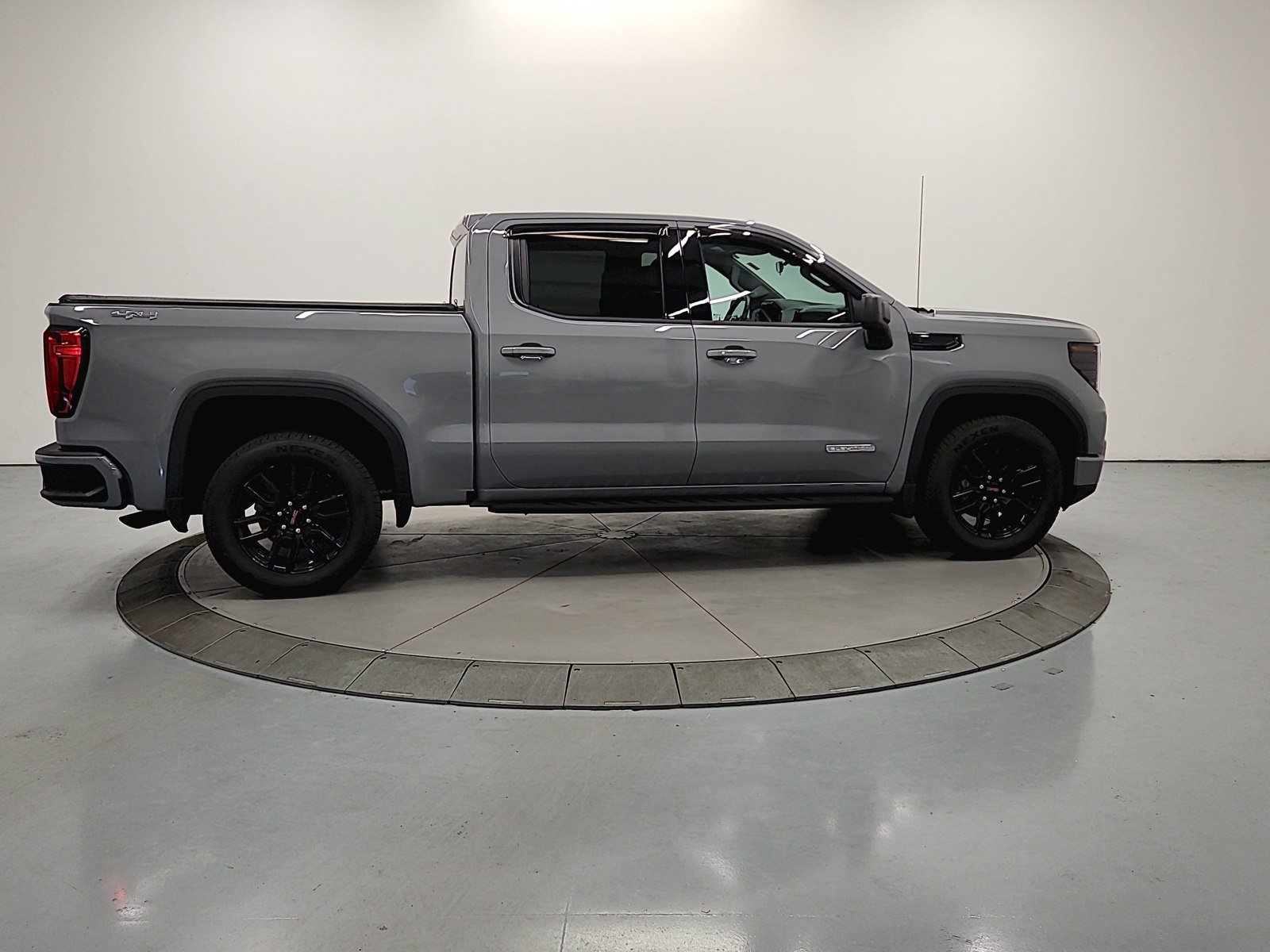 Used 2024 GMC Sierra 1500 Elevation AWD/4WD image 9