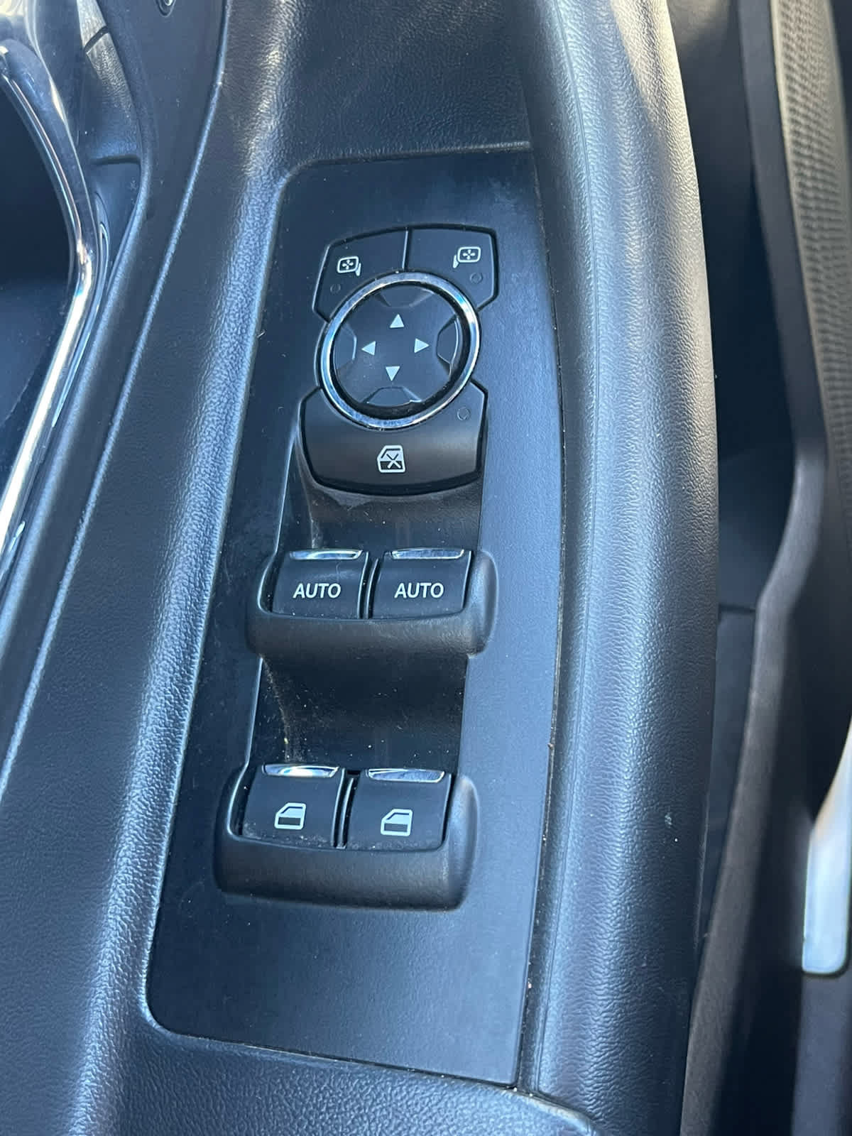 Used 2015 Ford Taurus Limited FWD image 19