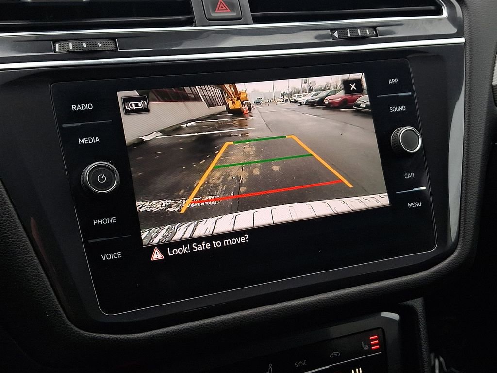 Certified 2022 Volkswagen Tiguan SE image 17