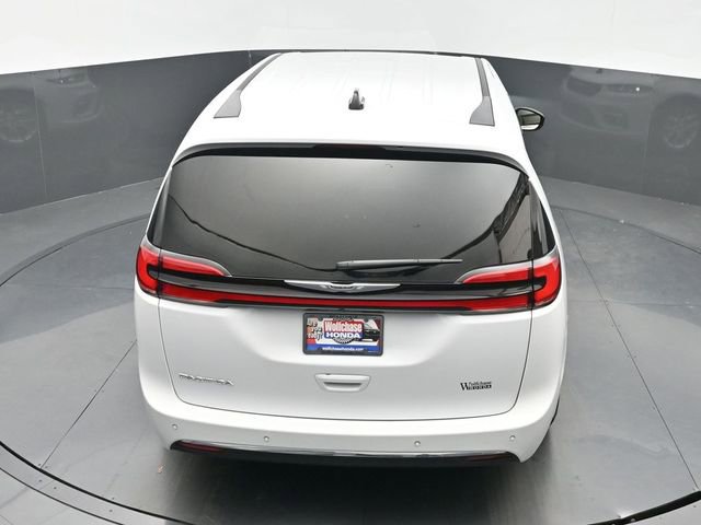 Used 2025 Chrysler Pacifica Select image 32