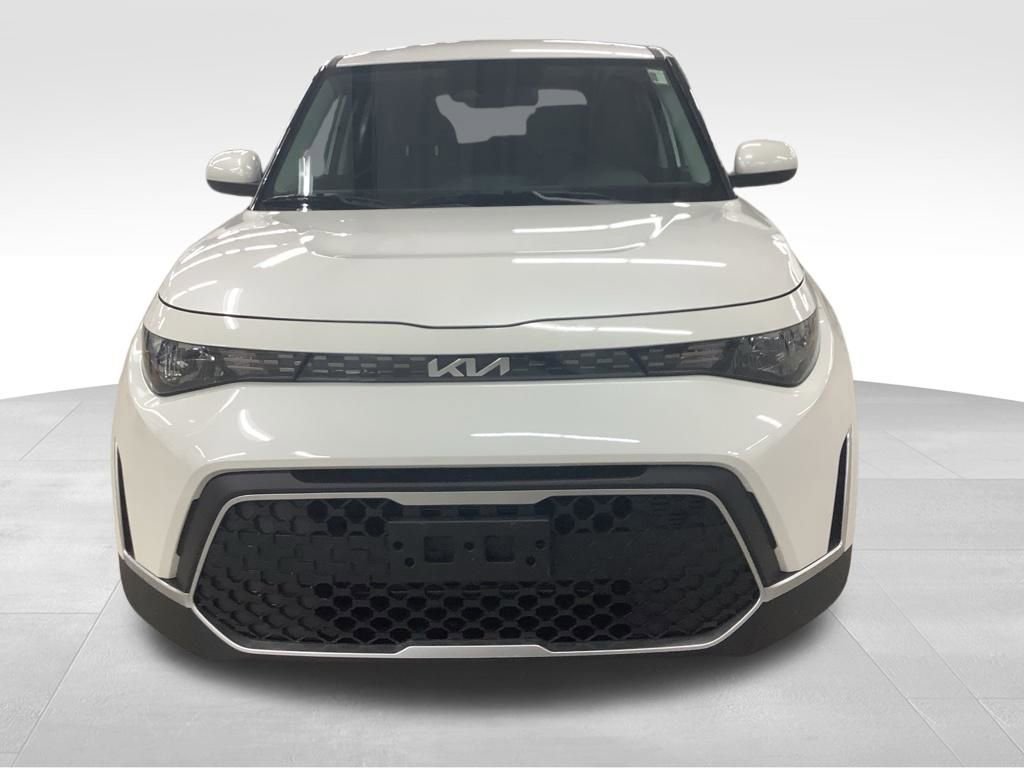Used 2023 Kia Soul LX FWD image 3