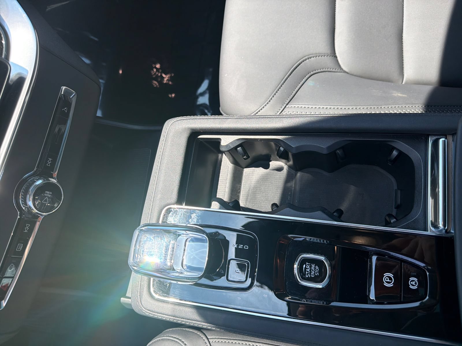 Used 2025 Volvo XC90 B5 Plus AWD/4WD image 19