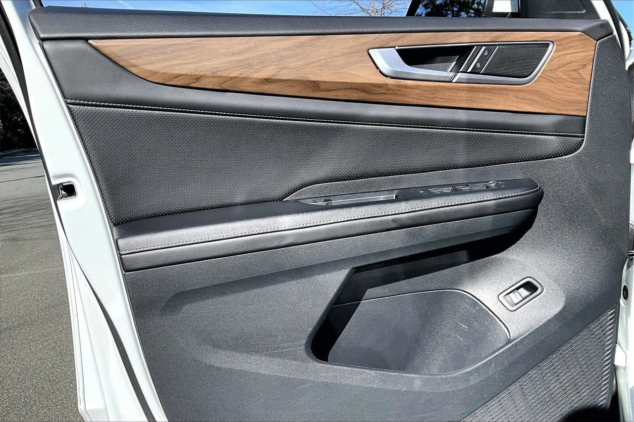 Used 2024 Volkswagen Atlas SE image 26