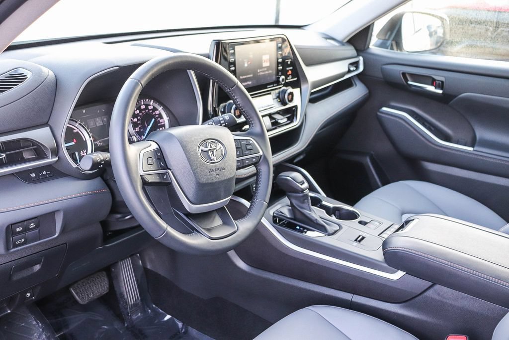 Used 2022 Toyota Highlander Bronze Edition AWD/4WD image 24