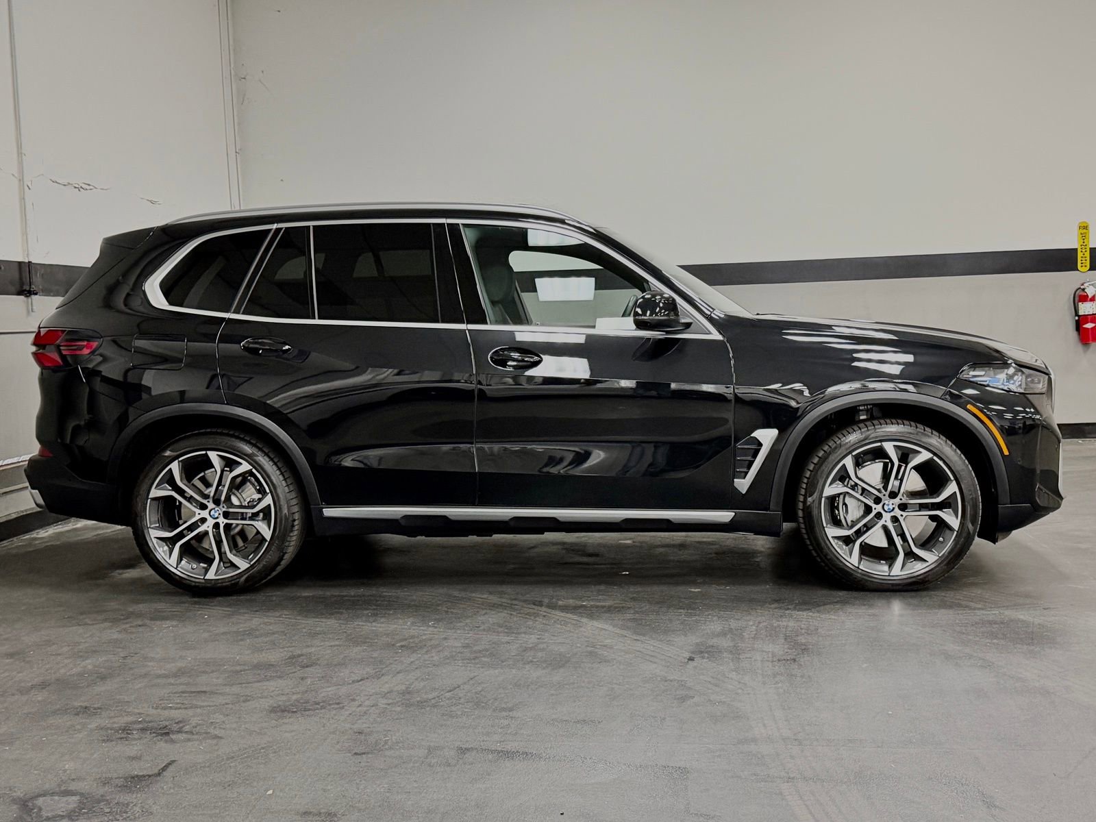 Used 2026 BMW X5 xDrive50e AWD/4WD image 5