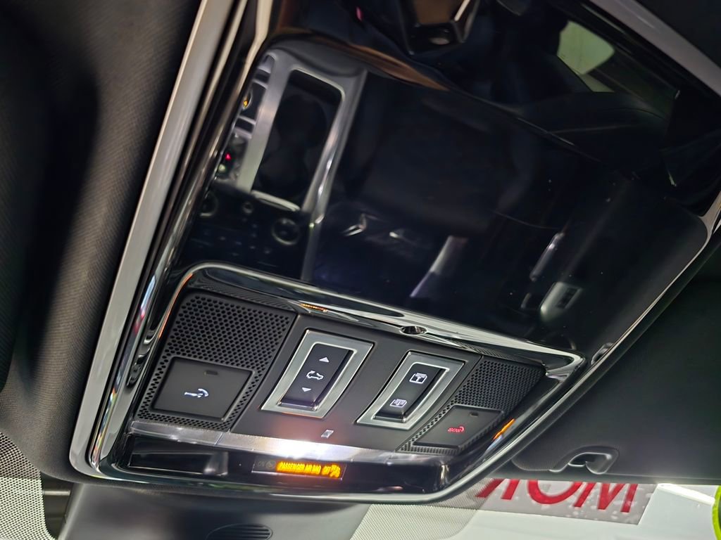 Used 2022 Land Rover Range Rover Sport SVR image 35