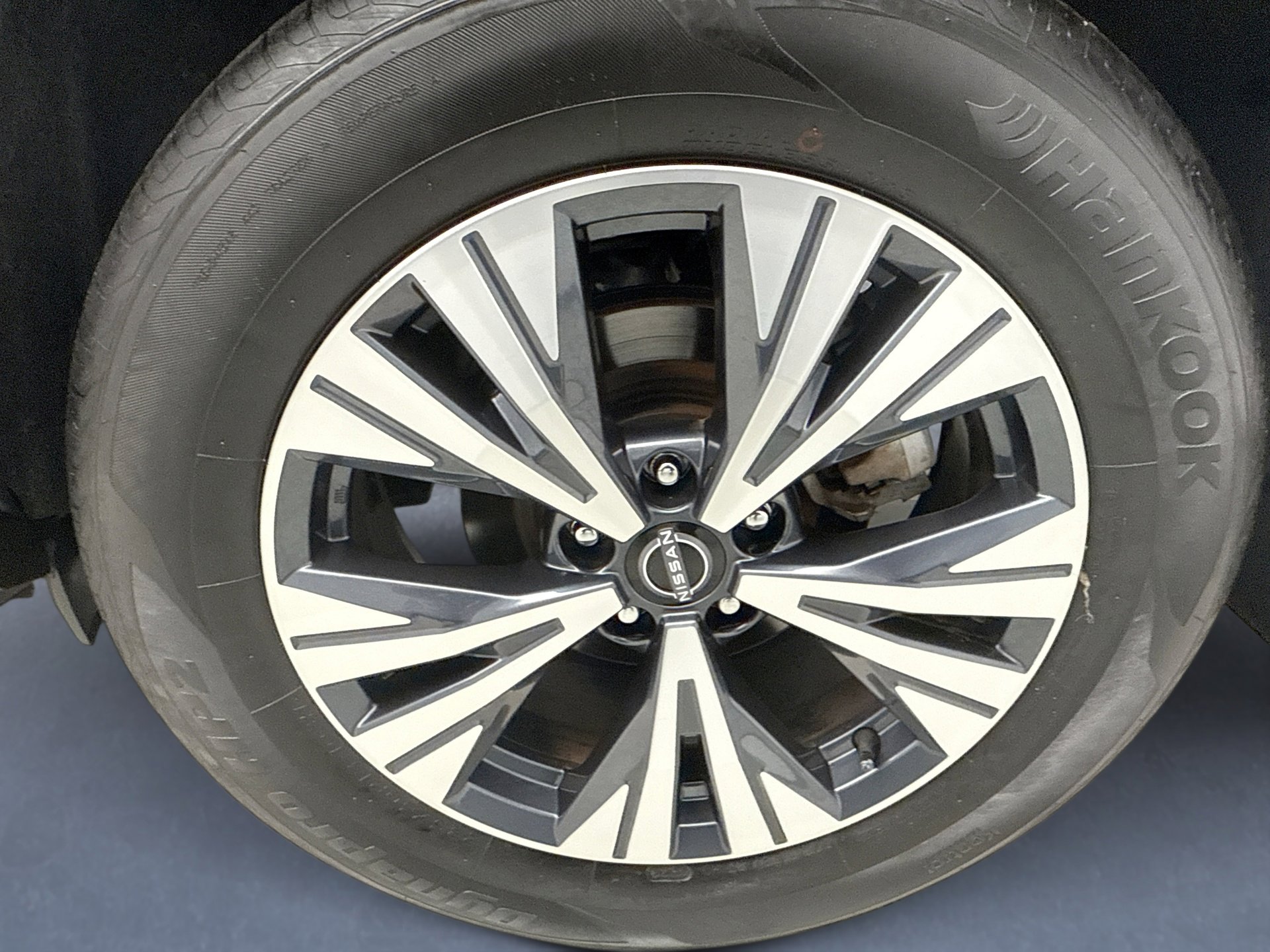 Used 2023 Nissan Rogue SV w/ SV Premium B Package image 23