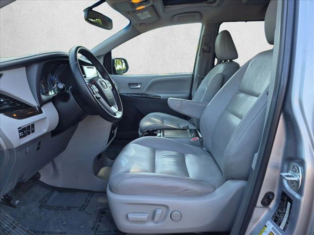 Used 2016 Toyota Sienna XLE Premium FWD image 16