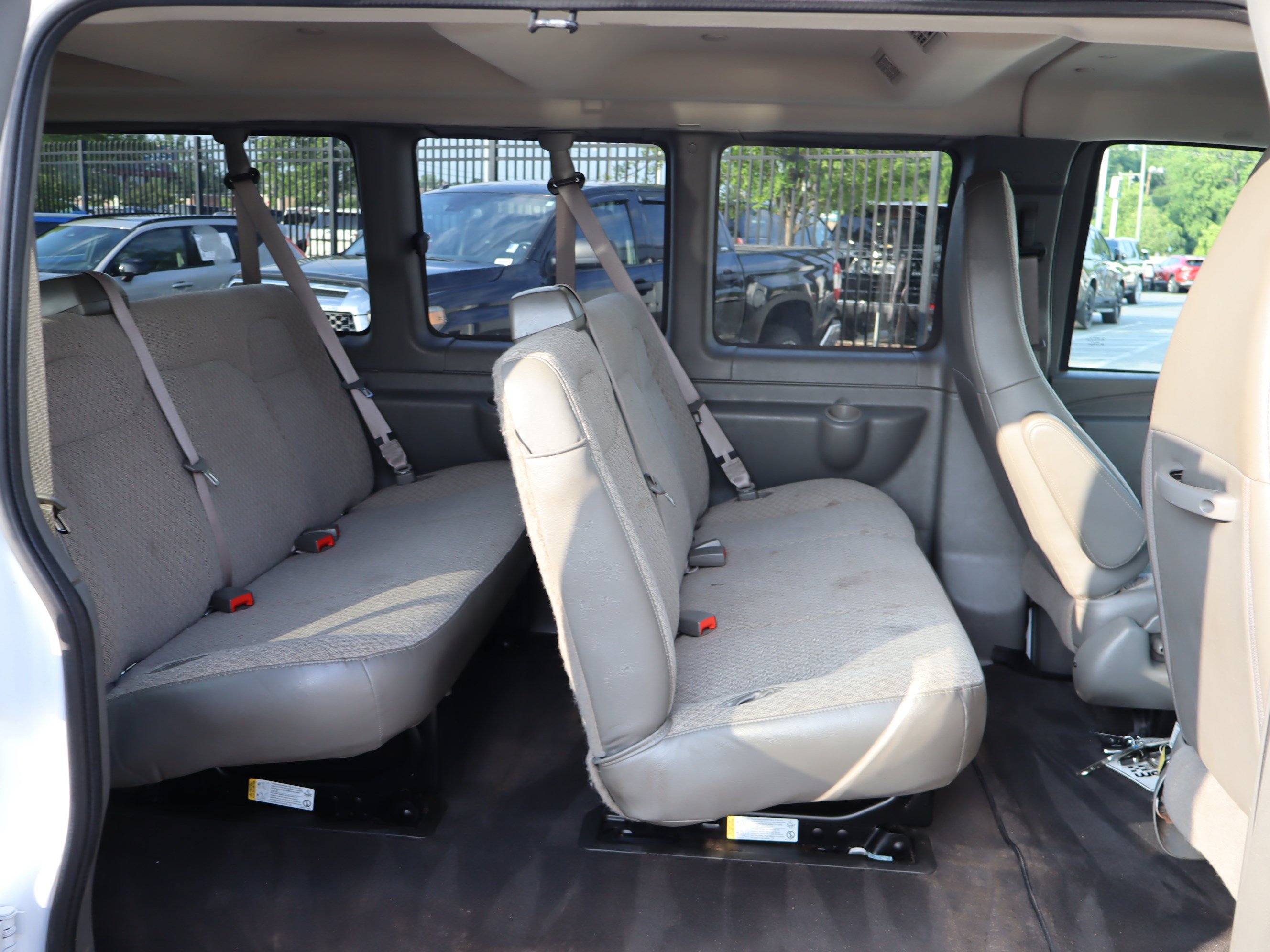 Used 2025 Chevrolet Express 3500 LS RWD image 26