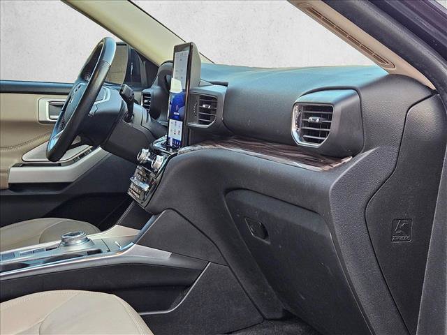 Used 2022 Ford Explorer Limited w/ Limited Technology Package RWD image 17
