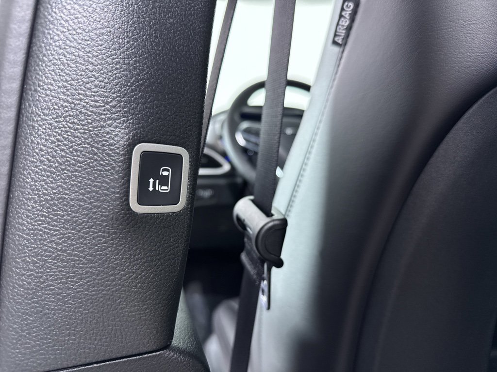 New 2026 Chrysler Voyager LX FWD image 31