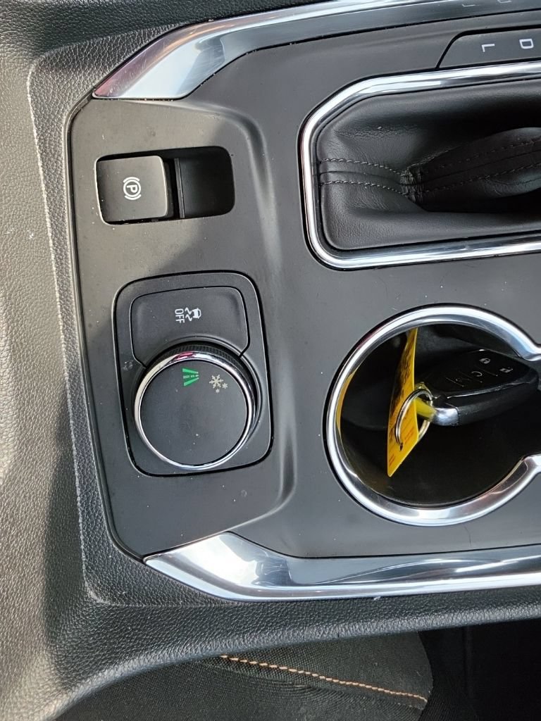 Used 2018 Chevrolet Traverse LT FWD image 19