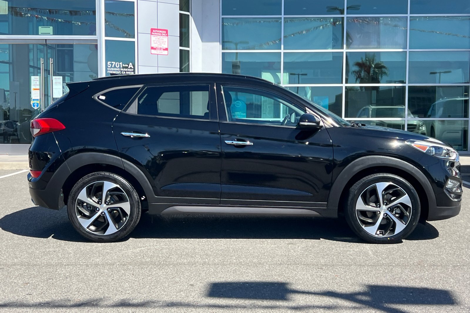 Used 2016 Hyundai Tucson Limited w/ Option Group 03 FWD image 3