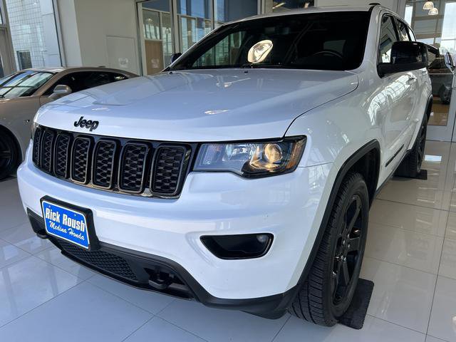 Used 2020 Jeep Grand Cherokee Laredo image 2