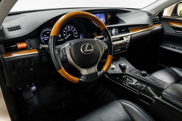 Used 2013 Lexus ES 300h w/ Premium Pkg image 3