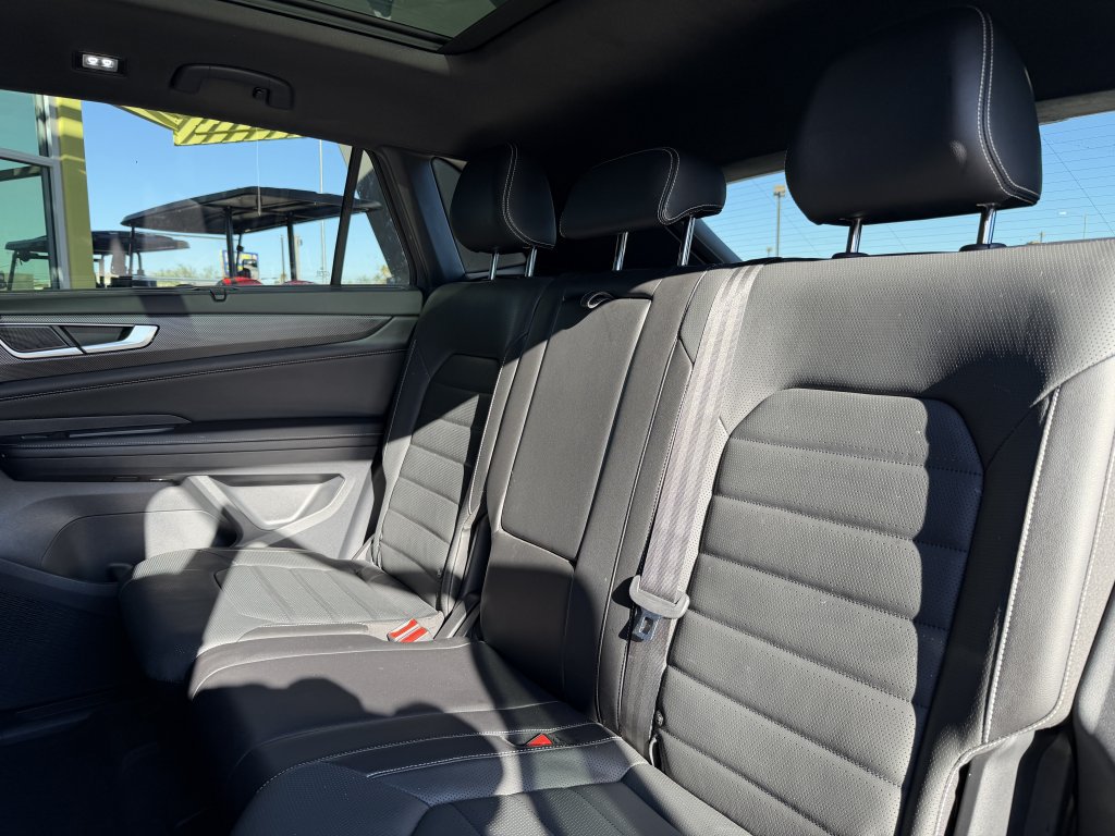 Used 2024 Volkswagen Atlas Cross Sport SEL R-Line w/ Adventure Package AWD/4WD image 38