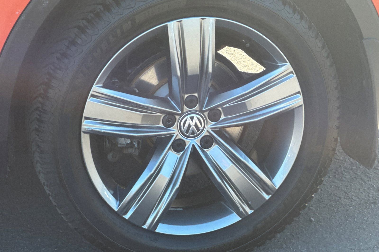 Used 2018 Volkswagen Tiguan SEL Premium w/ 3rd Row Seat Package image 9