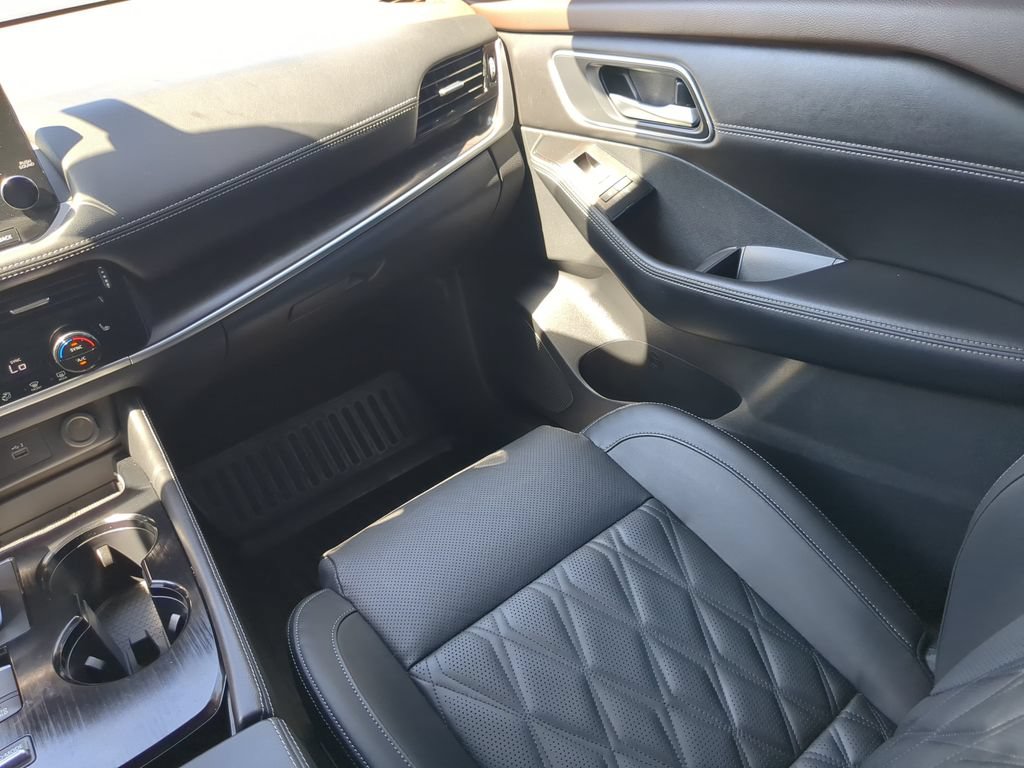 Used 2023 Nissan Rogue Platinum w/ Platinum Premium Package FWD image 16