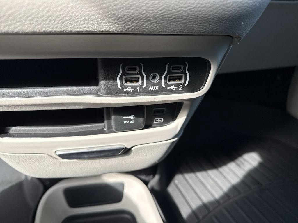 Used 2022 Chrysler Pacifica Touring-L FWD image 32