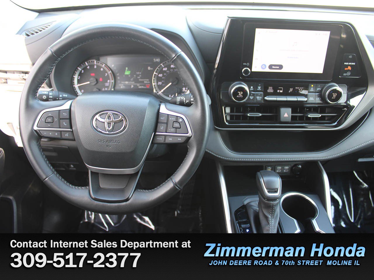 Used 2024 Toyota Highlander LE AWD/4WD image 12