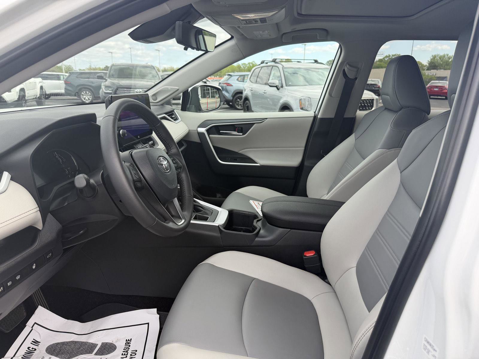 Used 2025 Toyota RAV4 XLE Premium image 12