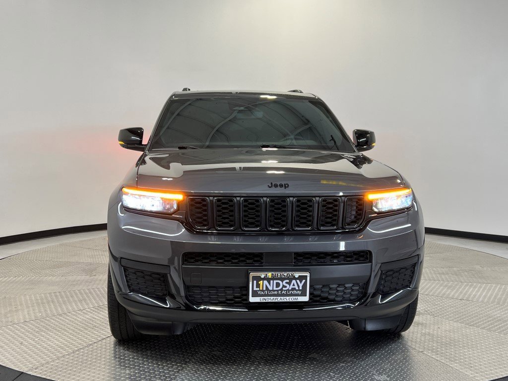 Certified 2024 Jeep Grand Cherokee L Altitude image 2