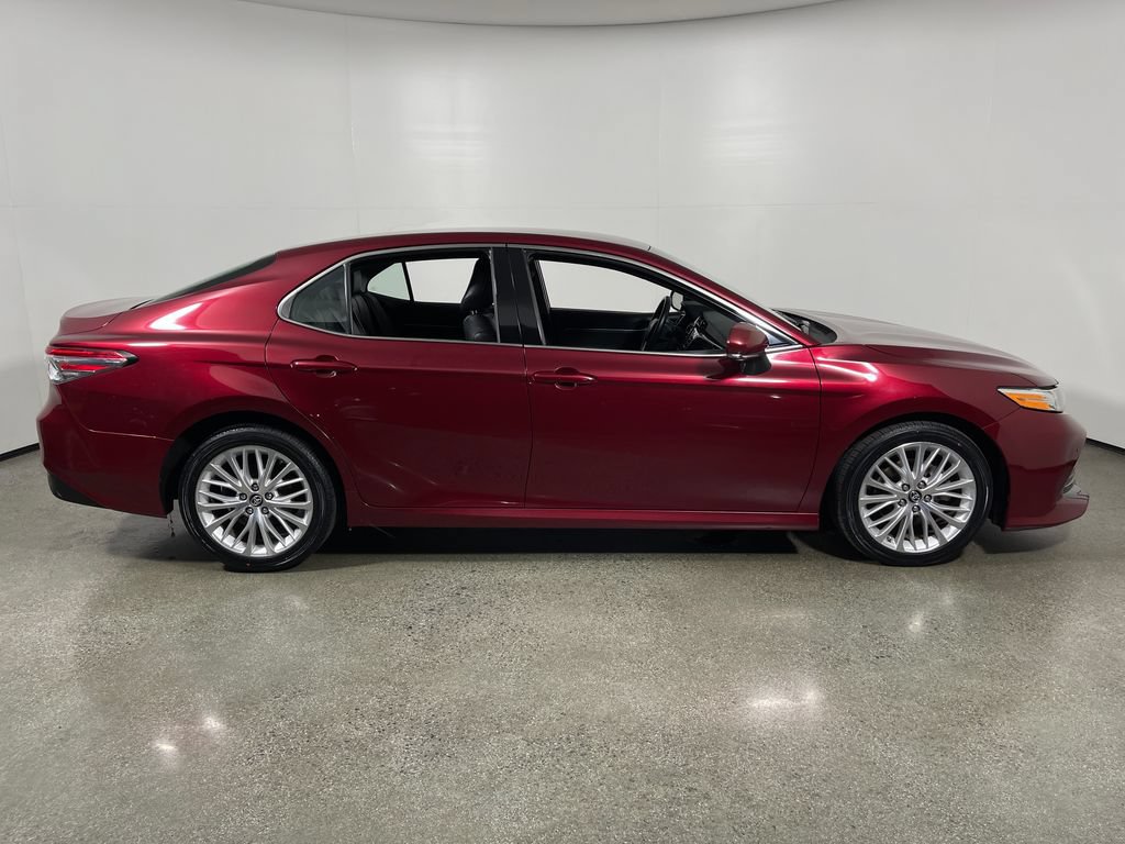 Certified 2018 Toyota Camry XLE FWD image 2