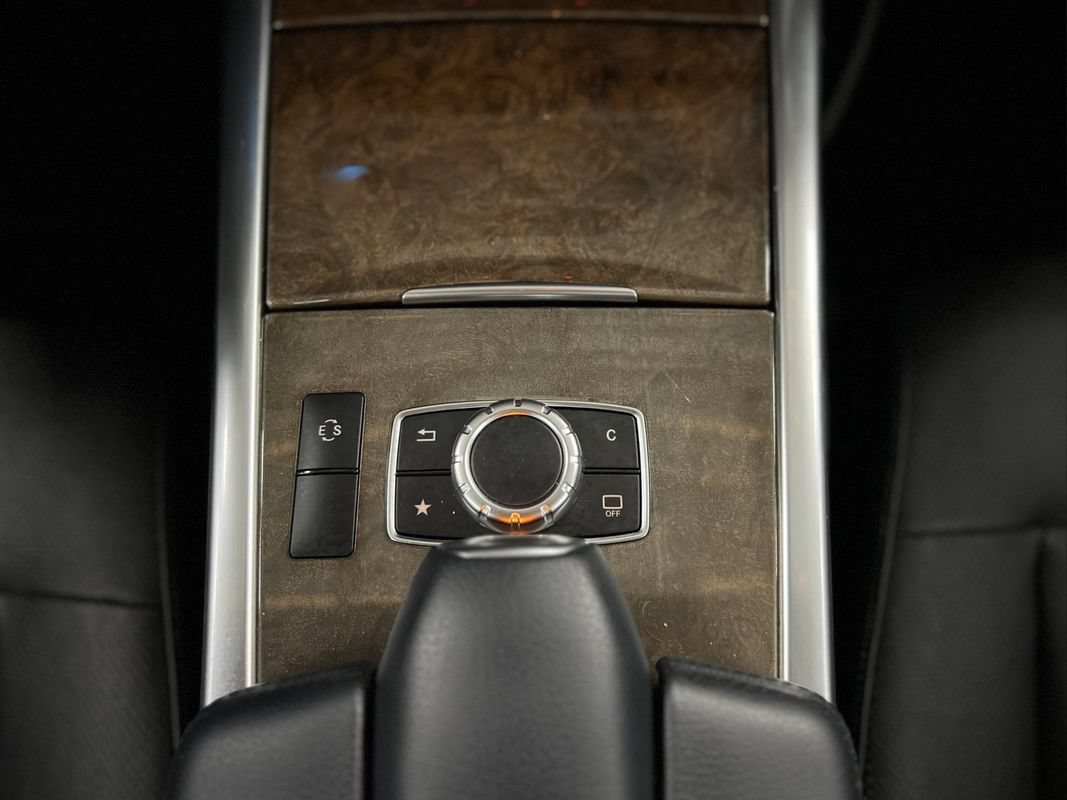 Used 2016 Mercedes-Benz E 400 4MATIC Sedan image 37