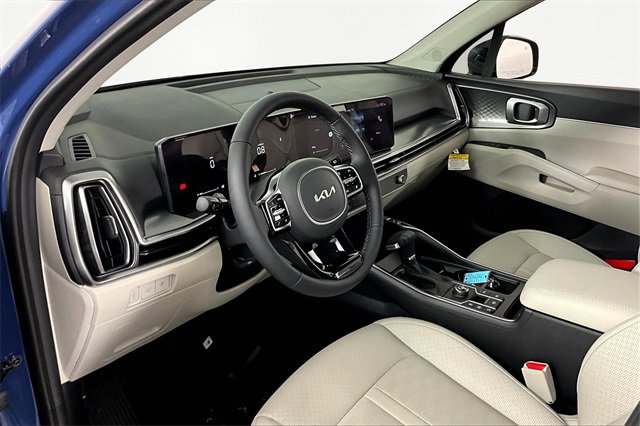 Certified 2025 Kia Sorento EX w/ Panoramic Sunroof Package image 7