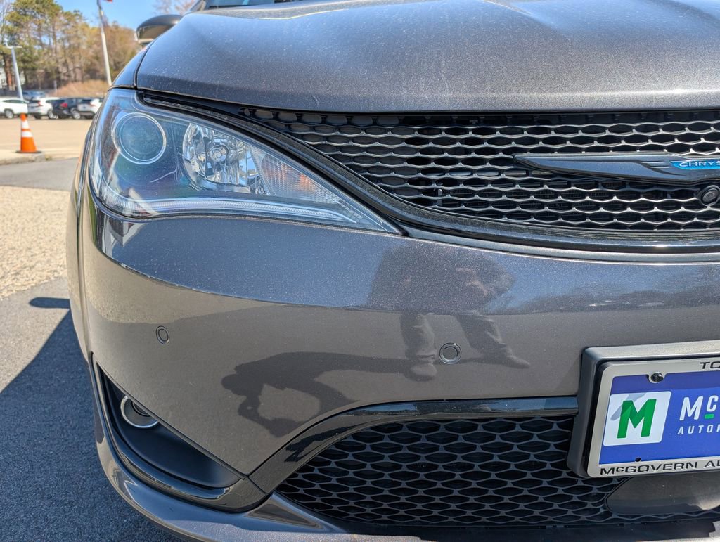 Used 2020 Chrysler Pacifica Limited w/ Advanced Safetytec Group FWD image 10