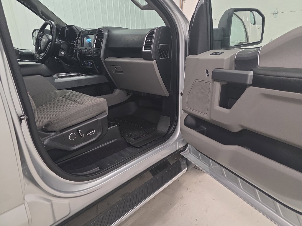 Used 2017 Ford F150 XLT w/ Equipment Group 302A Luxury image 8