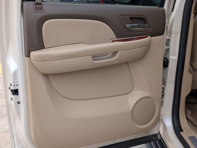 Used 2014 Chevrolet Suburban LTZ image 23