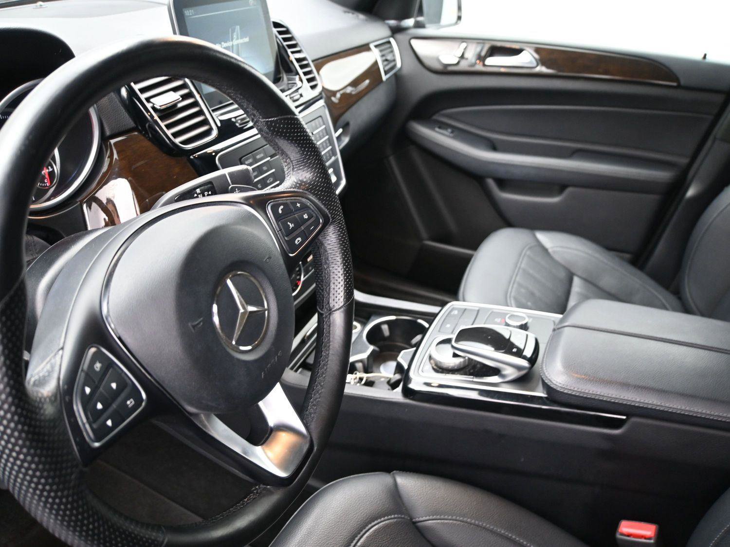 Used 2017 Mercedes-Benz GLE 350 4MATIC image 2