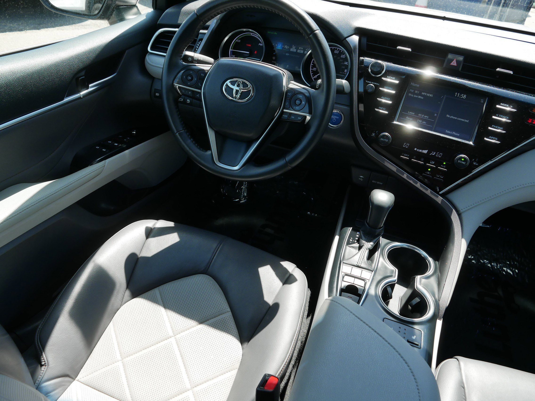 Used 2018 Toyota Camry XLE FWD image 9