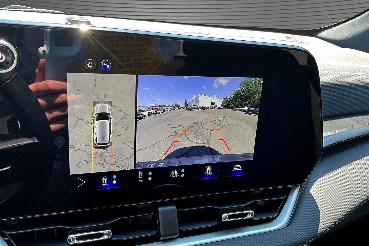 Used 2026 Chevrolet Equinox LT w/ Safety and Technology Package AWD/4WD image 9
